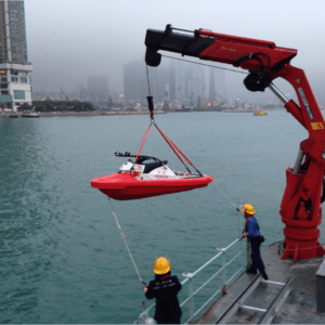 crane launching, sjösättning med kran