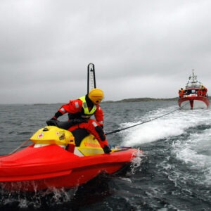 Rescuerunner towing Sea Rescue Vessel
